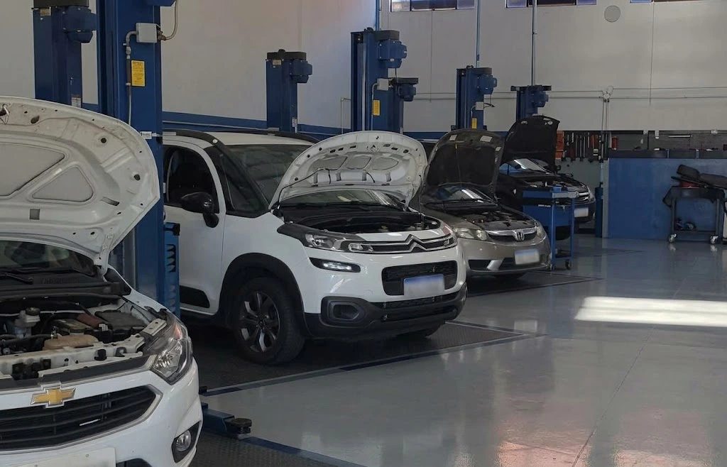 Boxes e elevadores automotivos na oficina