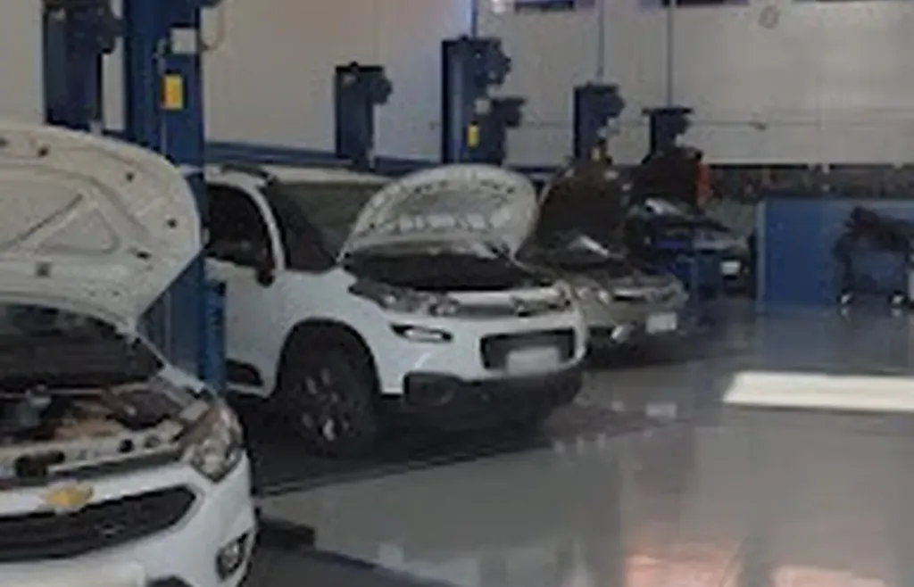 Boxes e elevadores automotivos na oficina